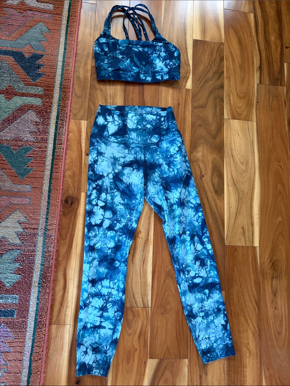 Lululemon blue tie dye leggings and bra